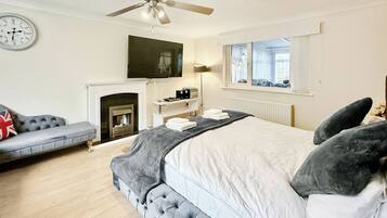 4 bedrooms, free WiFi, bed sheets