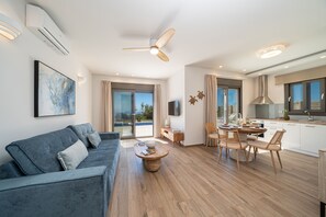 Smart TV - Endless Blue Private Club - Grand Villa (TRAPEZAKI KEFALONIA)