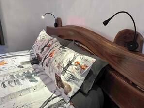 2 bedrooms, iron/ironing board, WiFi, bed sheets - Magic Forest Farm's Artist Retreat (Coeymans Hollow)