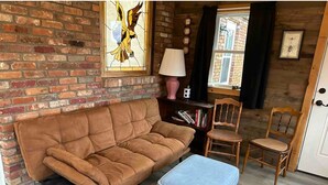 Living area - Magic Forest Farm's Artist Retreat (Coeymans Hollow)