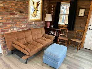 Living area - Magic Forest Farm's Artist Retreat (Coeymans Hollow)