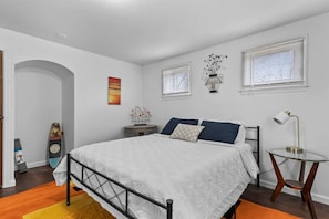 2 soverom, skrivebord, wi-fi (inkludert) og sengetøy