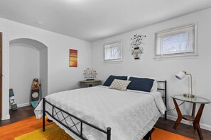 2 bedrooms, desk, free WiFi, bed sheets