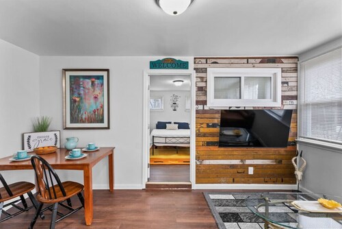 Adorable small house - quiet & safe - 2 BR 1 Bath