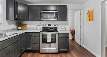 Adorable small house - quiet & safe - 2 BR 1 Bath