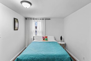 2 bedrooms, desk, free WiFi, bed sheets