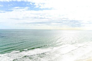 On the beach - Royal Garden Ocean Front 2BR (Murrells Inlet)