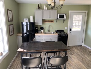 ثلاجة، ميكروويف، فرن، موقد طهي مسطح