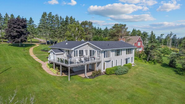 Exterior - Executive Waterfront Home (Breadalbane)