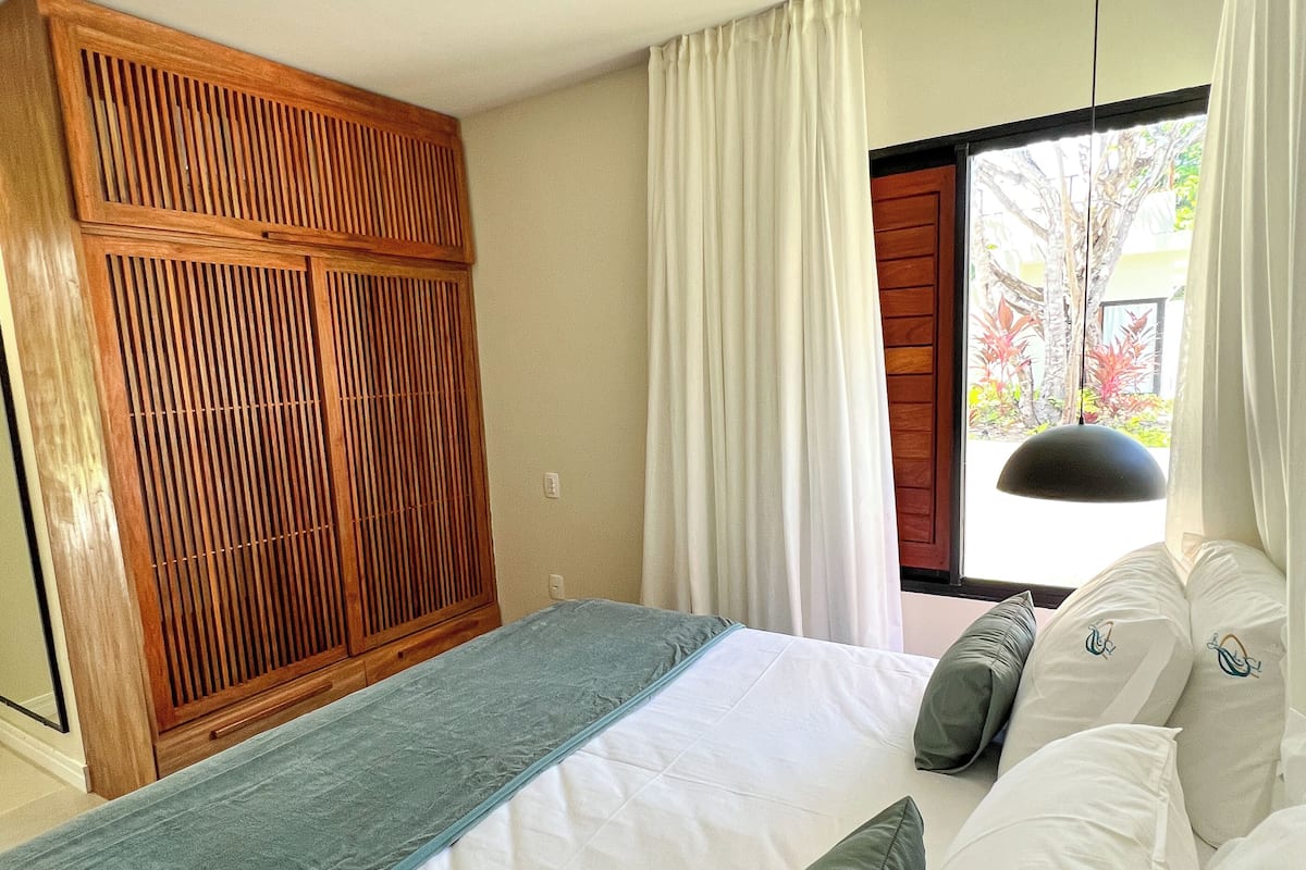 2 bedrooms, in-room safe, blackout curtains, free WiFi