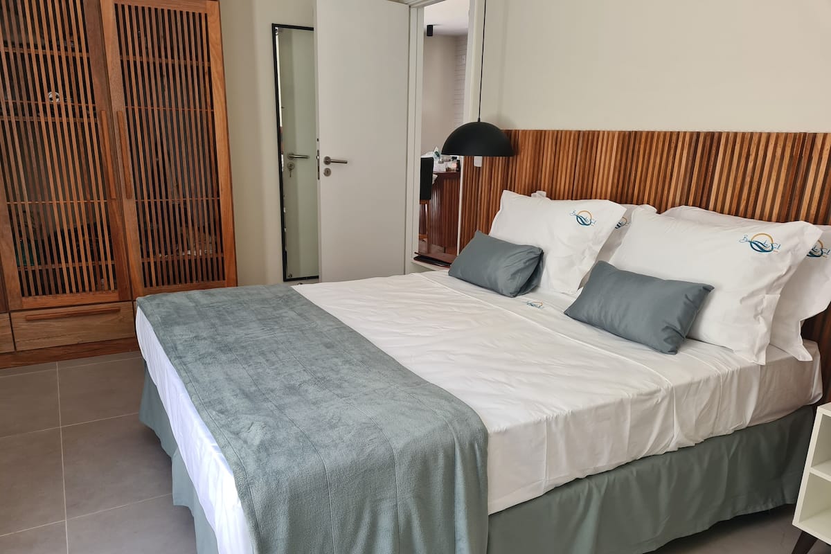 2 bedrooms, in-room safe, blackout curtains, free WiFi