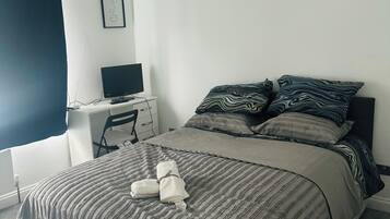 4 bedrooms, desk, iron/ironing board, free WiFi