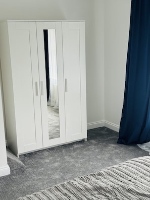 4 chambres, bureau, fer et planche à repasser, Wi-Fi gratuit
