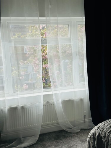 Great family home to relax.
Within easy reach to London, Gatwick & Wimbledon .