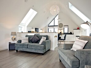 Living area - 3 bedroom accommodation in Westward Ho! (Westward Ho!)