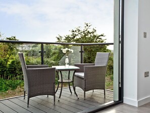 Outdoor dining - 3 bedroom accommodation in Westward Ho! (Westward Ho!)