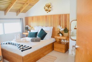 2 bedrooms, in-room safe, iron/ironing board, free WiFi