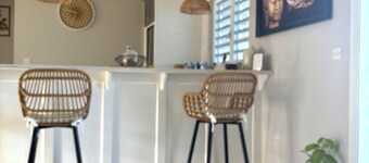 Chic Cottage!Tranquil getaways - 4mins drive from our volcanic black sand beach