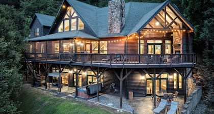 Toccoa River Lodge, 6 BR, Private Pool on the river just 15 min to Blue Ridge GA