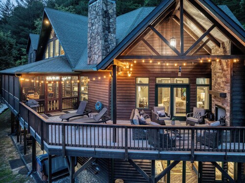 Toccoa River Lodge, 6 BR, Private Pool on the river just 15 min to Blue Ridge GA