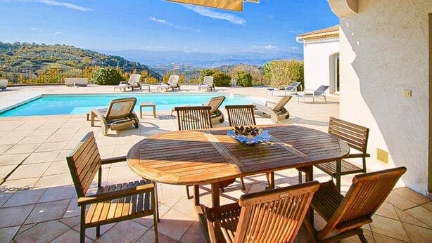Outdoor dining - Country villa - Sleeps 8 - Mimosa view (Tanneron)