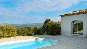 A swimming pool with a clear view of mountains in the background. - Country villa - Sleeps 8 - Mimosa view (Tanneron)