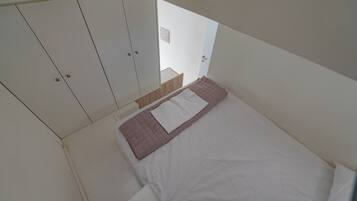 1 多间卧室、熨斗/熨衣板、WiFi、床单