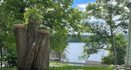 Cozy 2br cottage with firepit, long lake views, lake access and shady/sunny dock