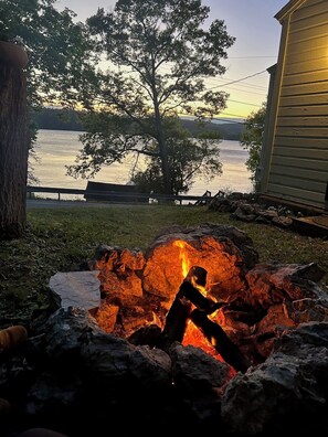 Property grounds - Cozy 2br cottage with firepit, long lake views, lake access and shady/sunny dock (Castleton)