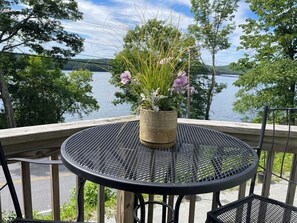 Outdoor dining - Cozy 2br cottage with firepit, long lake views, lake access and shady/sunny dock (Castleton)