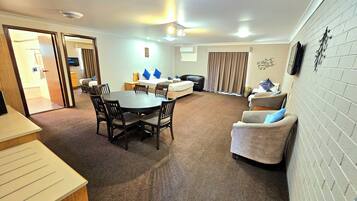 Deluxe Two Bedroom Apartment | Desk, soundproofing, iron/ironing board, free WiFi