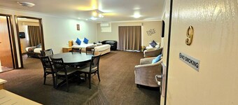 Hilltops Retreat Motor Inn