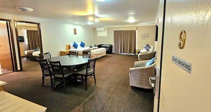 Hilltops Retreat Motor Inn