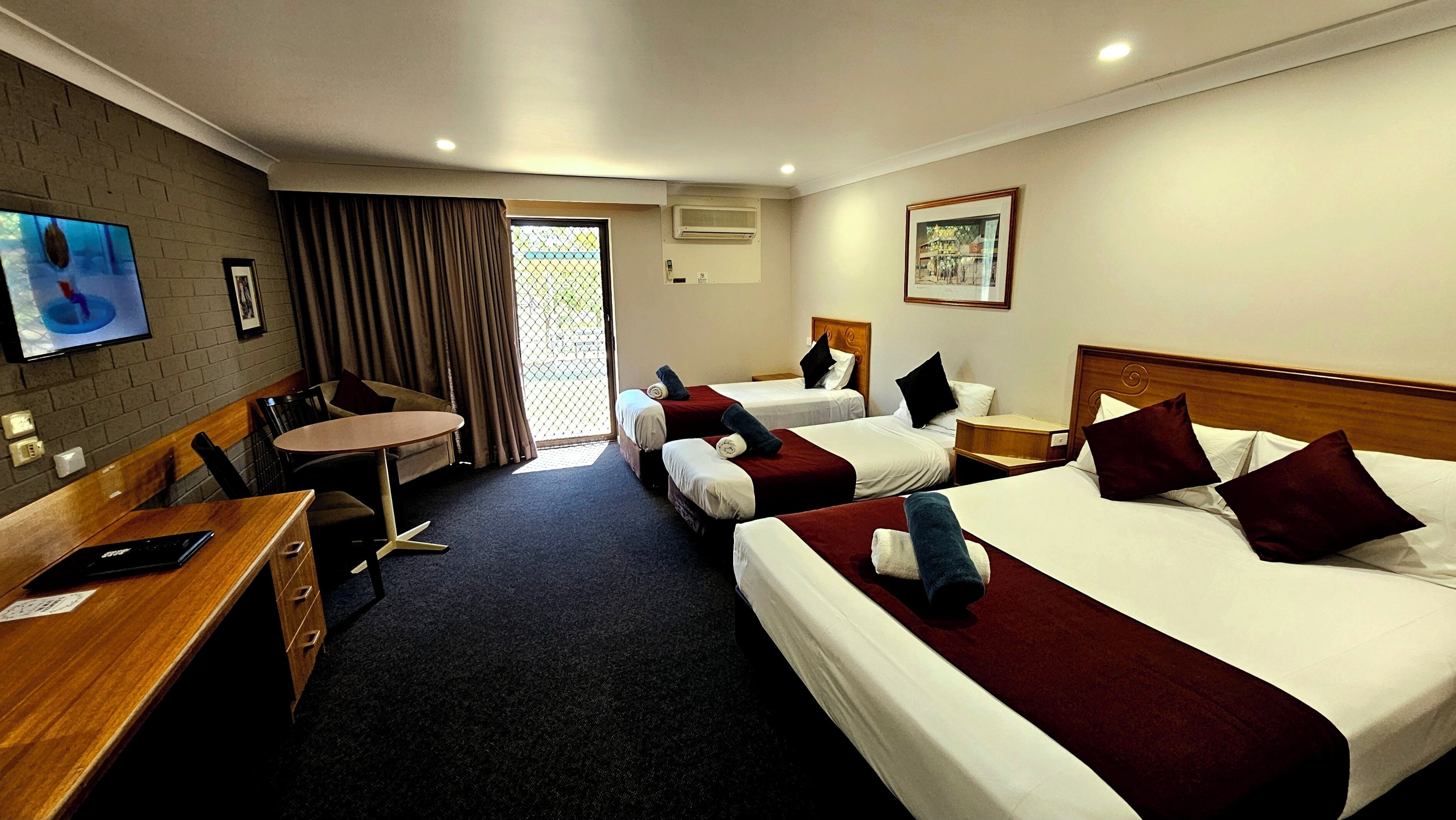 Family Quadruple Room | Desk, iron/ironing board, free WiFi, bed sheets