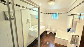 Deluxe Two Bedroom Apartment | Bathroom | Shower, hair dryer, towels, soap - Hilltops Retreat Motor Inn (Young)