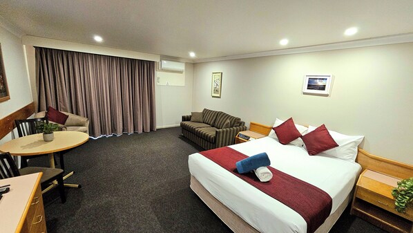 Habitación doble Deluxe | Escritorio, insonorización, tabla de planchar con plancha y wifi gratis 