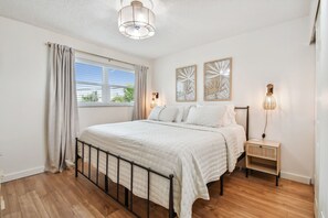 1 bedroom, iron/ironing board, free WiFi, bed sheets - 2024 updated condo with water views! (Treasure Island)