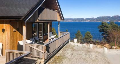 Stunning home in Lensvik with WiFi