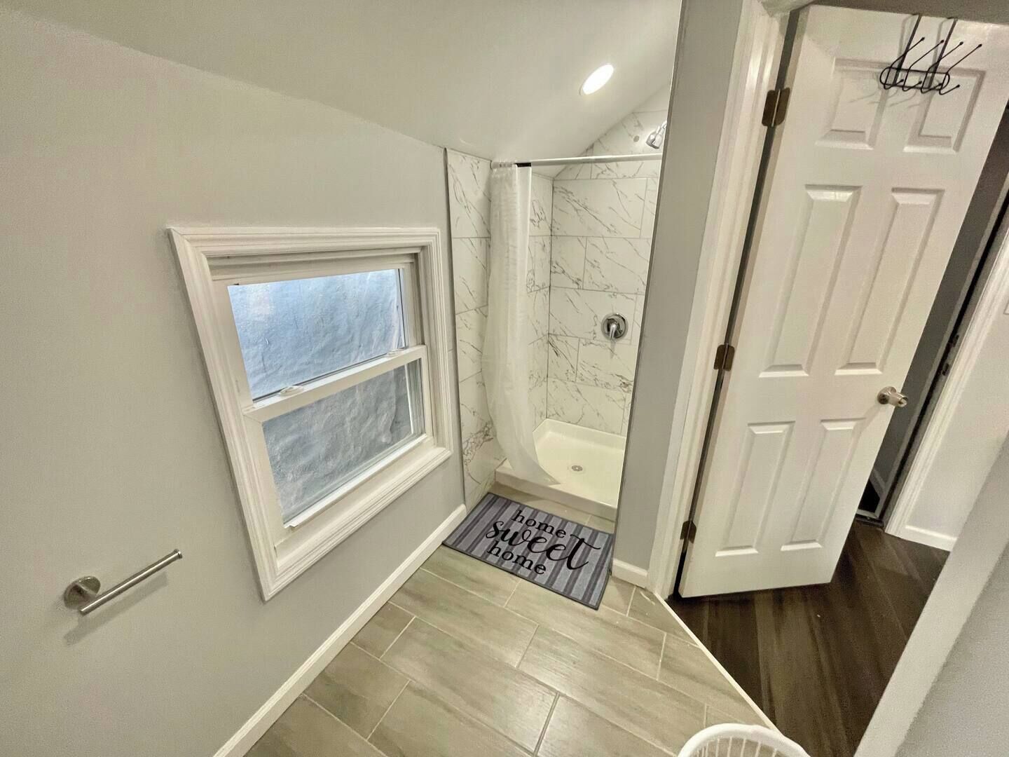 Hårføner, håndklær, såpe og sjampo