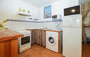 Refrigerador, microondas, horno, placa de cocina