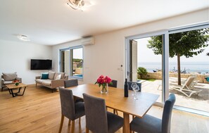 Dining - Beautiful home in Sumartin with sauna (Sumartin)
