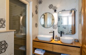 Douche, séchoir à cheveux