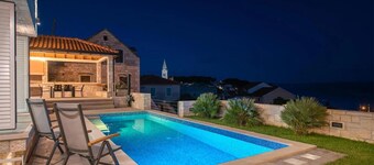 6 bedroom awesome home in Sumartin