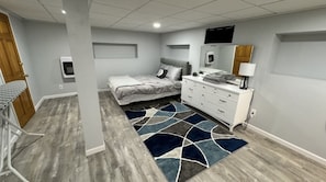 1 bedroom, iron/ironing board, WiFi, bed sheets - Peaceful one bedroom in university district (Buffalo)