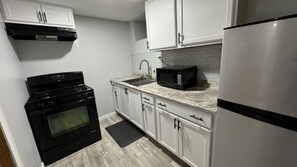 Private kitchen - Peaceful one bedroom in university district (Buffalo)