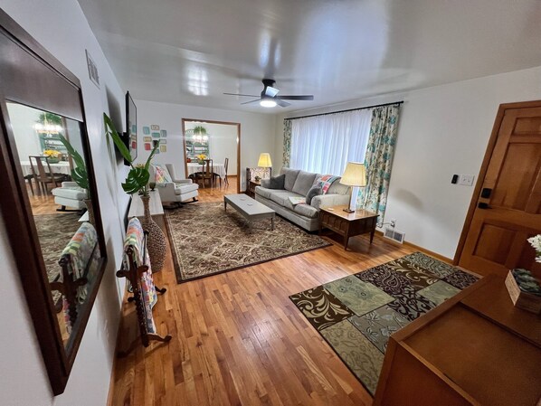 Smart-TV, peis og bøker