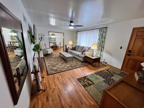 Enjoy this spacious ranch-style house next to the quilting capital of the world.