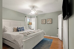 2 bedrooms, iron/ironing board, free WiFi, bed sheets - Updated Condo, Steps to Tennis + Pickleball Courts, Beach and Village, w/ a Pool (St. Simons Island)