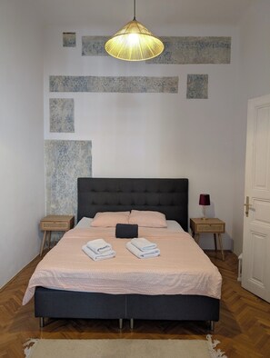 1 bedroom, desk, iron/ironing board, free WiFi