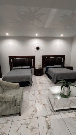 Decoración personalizada, muebles diferentes y wifi gratis